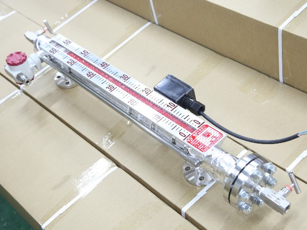 电伴热与蒸汽伴热磁翻板液位计：工作原理及工况选型指南