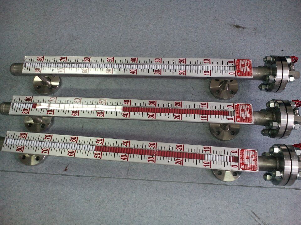 磁翻板液位计在石油储运中的关键应用与选型方案