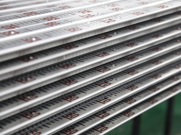 磁翻板液位计面板如何选择？