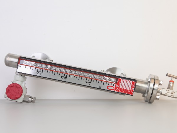 磁翻板液位计和玻璃板液位计相对优势有哪些？