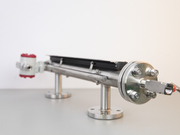 磁翻板液位计的量程与中心距一样吗？