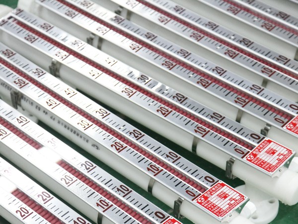 液位计使用过程中面板翻花怎么办？