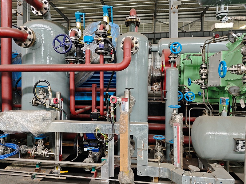 磁翻板液位计分离器安装现场