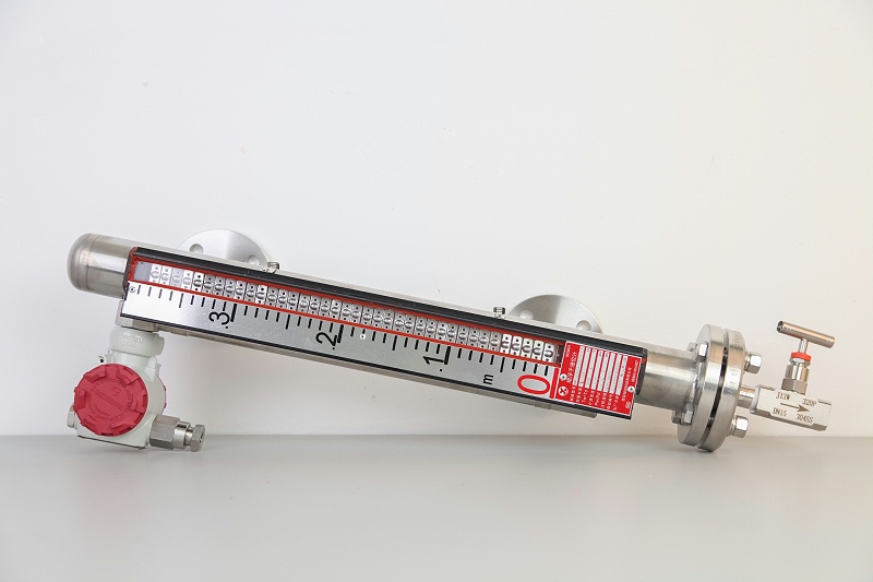 远传式磁翻板液位计-正视图